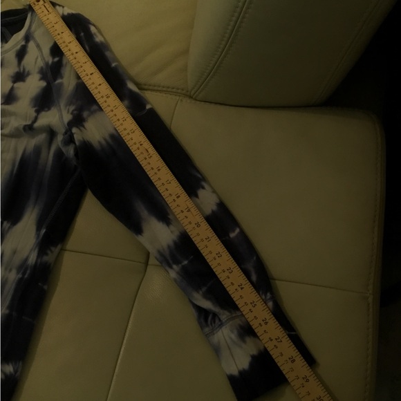 GREEN TEA Size XL Sweatshirt, blue and white tie-dye long sleeve, Crewneck. - Picture 4 of 6